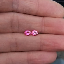 Load image into Gallery viewer, 1.29ctw Pik Spinel Matched Pair